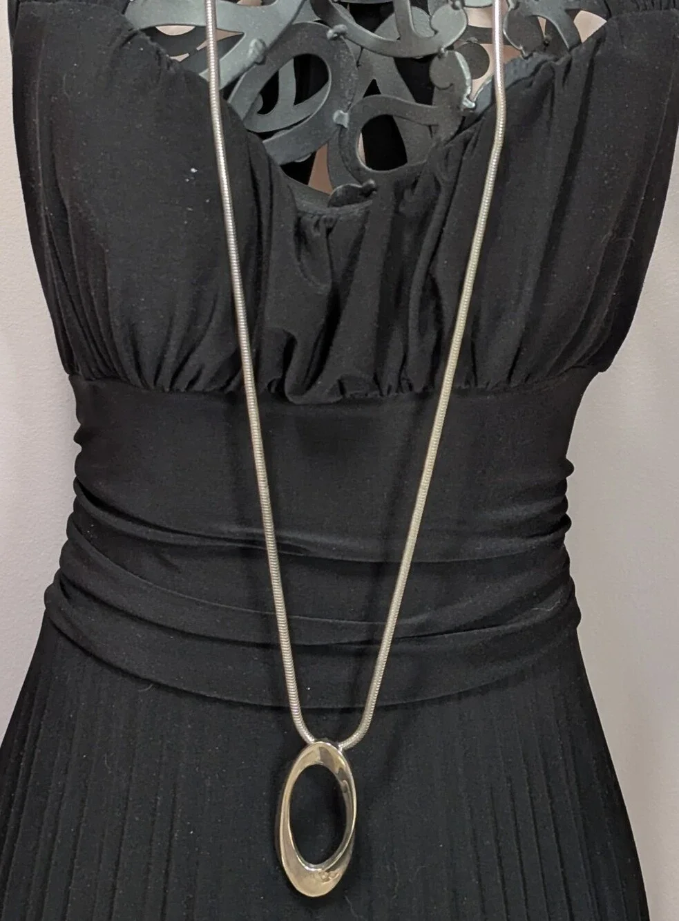 Soho Design VTG SilverTone Long SnakeChain Open Oval Pendant Necklace + FREE GIF - Picture 1 of 3